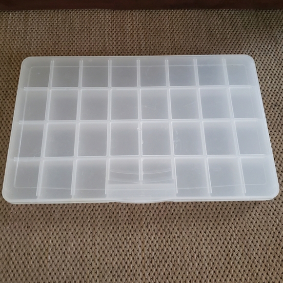The Beadery Clear Plastic  Compartment Storage Box - Picture 1 of 3